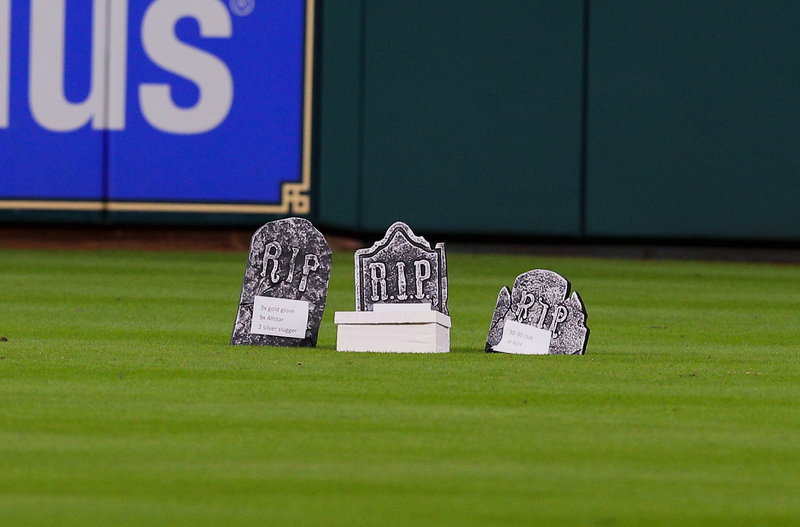 Illustration for article titled The Astros Have Laid Carlos Beltrán's Outfield Glove To Rest